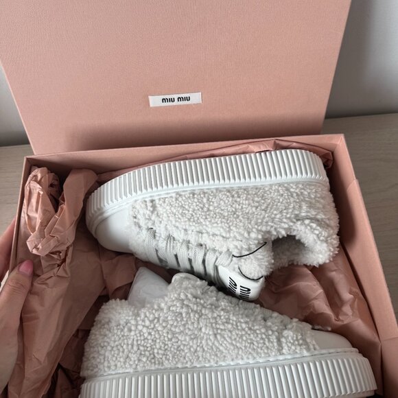 NWT Miu Miu Low Top Sneakers White Shearling Lace Up Sz 35.5 - Picture 4 of 11
